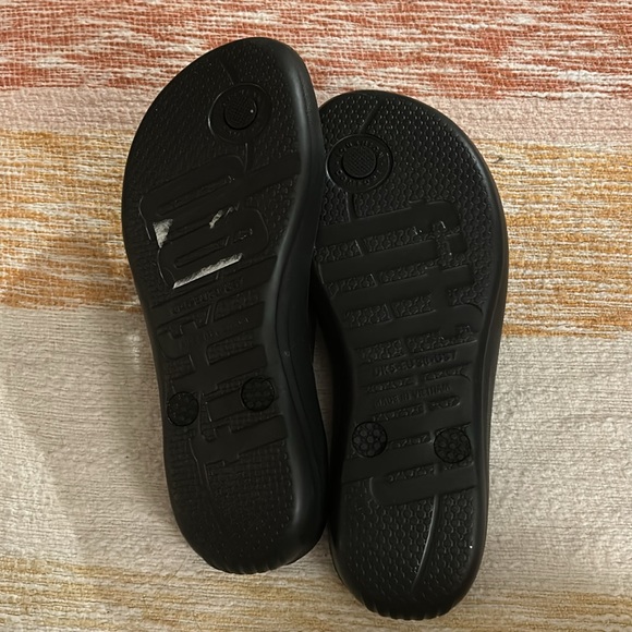 Fit flop flower flip flops - Picture 3 of 4